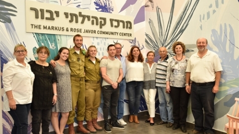 נאומו של מר יבור ערב השקת מרכז יבור.jpg